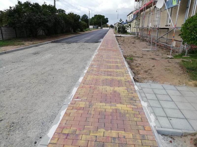 Straßenbauarbeiten mit Maschinen der VERDIE